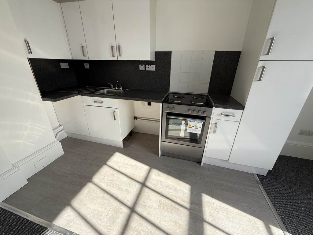 Property photo 2 of 5 Kitchen