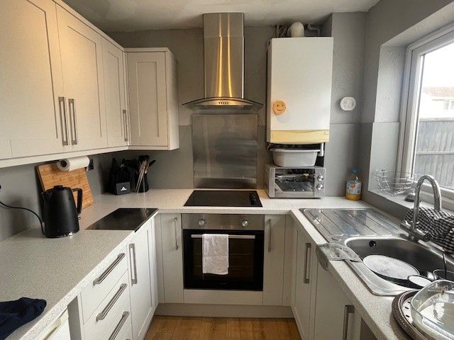 Property photo 3 of 8 Kitchen