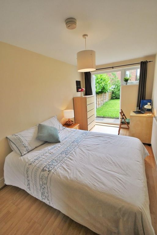 Property photo 3 of 14 A Bright And Inviting Double Bedroom Featuring A c...