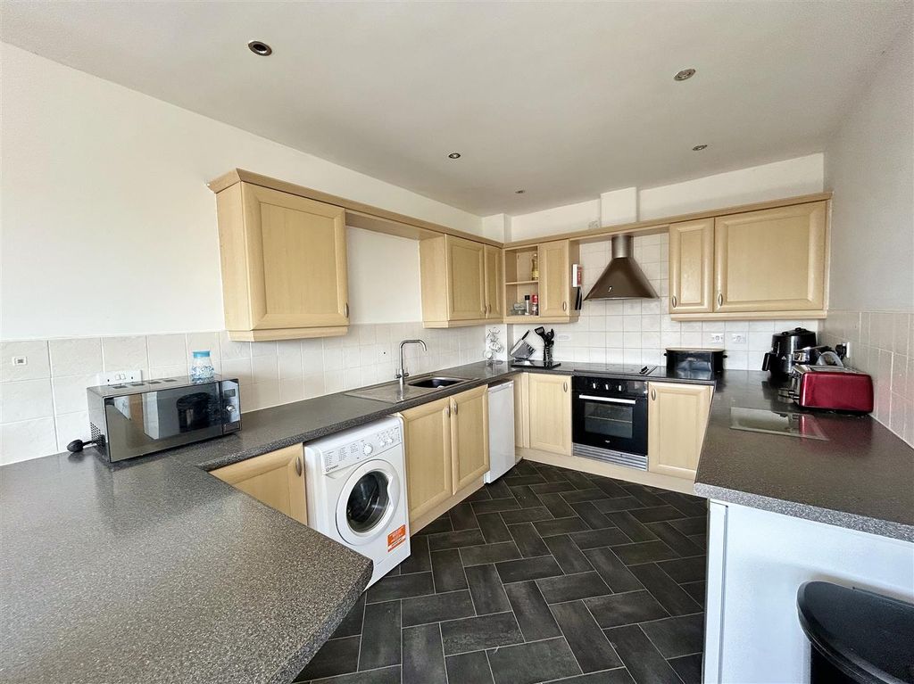 Property photo 3 of 12 Kitchen