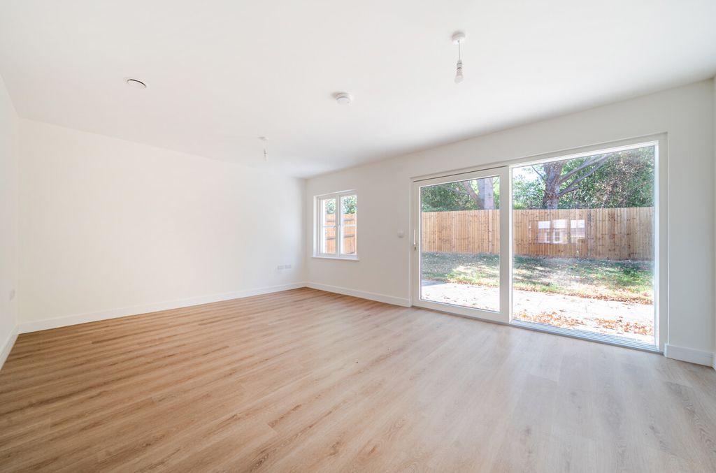 Property photo 2 of 20 1510515-12-6A86d9...
