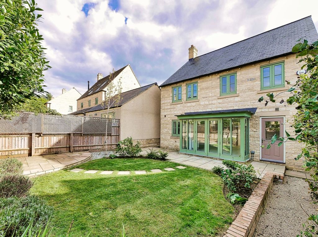 Property photo 1 of 16 Mooreallen Co uk
