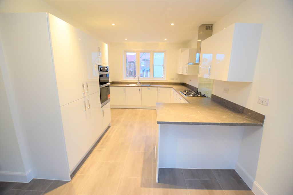 Property photo 3 of 15 Photo 03