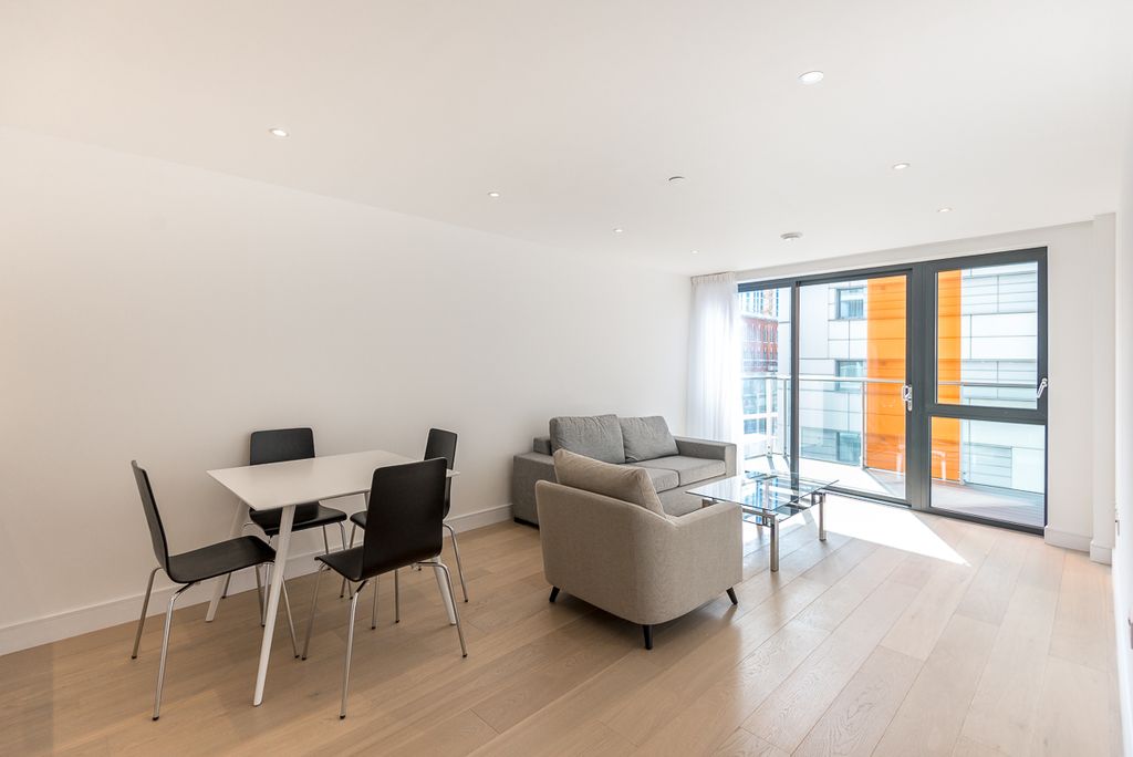 Property photo 2 of 11 Bright