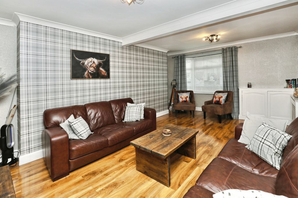 Property photo 2 of 15 Lounge