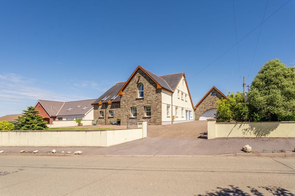 Property photo 3 of 47