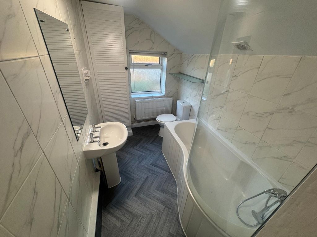 Property photo 3 of 12 Bathroom.Jpg