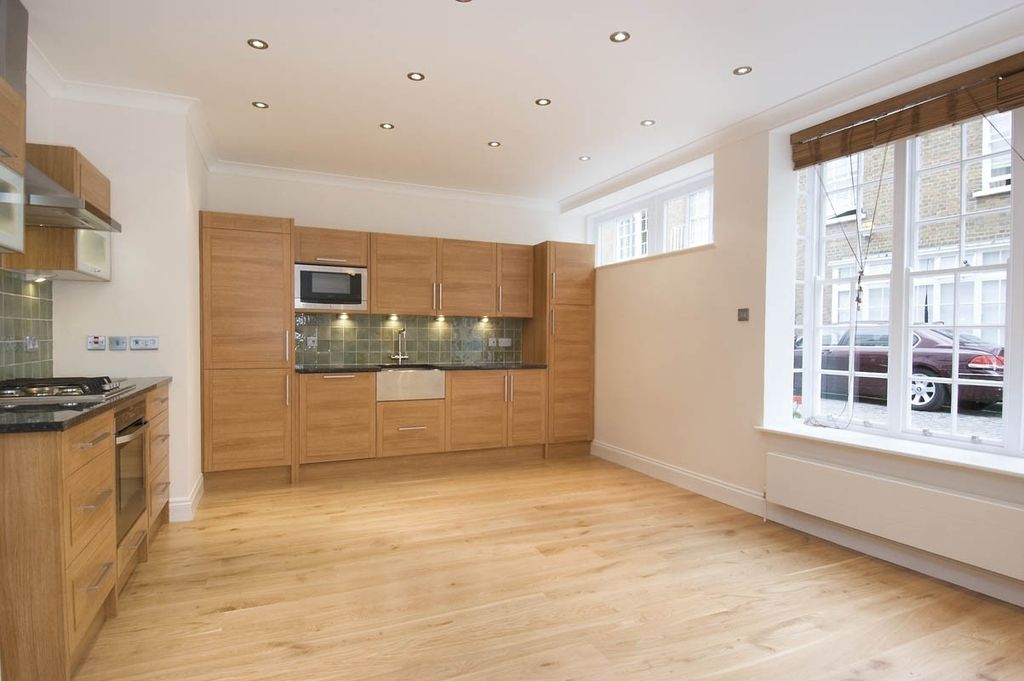 Property photo 2 of 3 Kitchen/Breakfast Ro