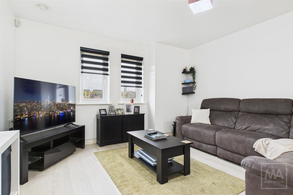 Property photo 2 of 12 Living Room