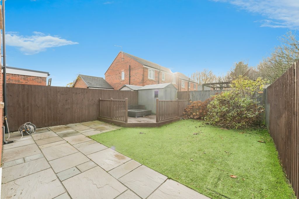 Property photo 2 of 16 Garden