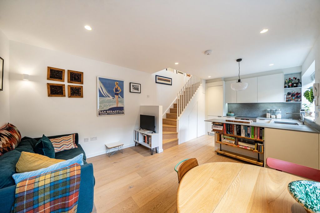 Property photo 3 of 14 1411117-8-699c3Bf...