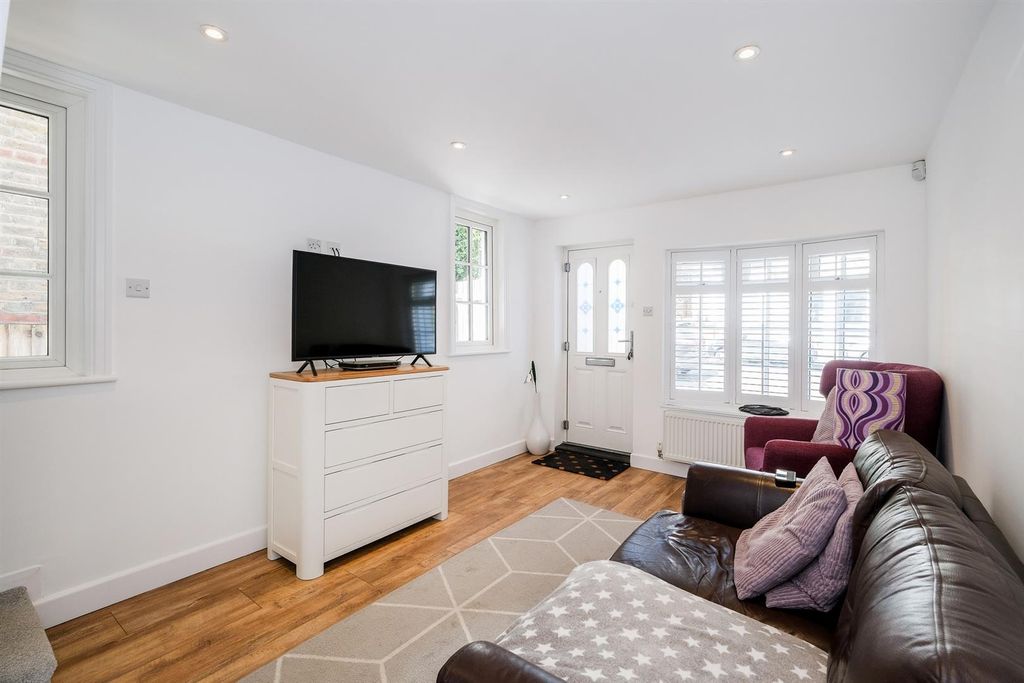 Property photo 3 of 31 13 Sylvan Road, Wanstead-1_Web.Jpg