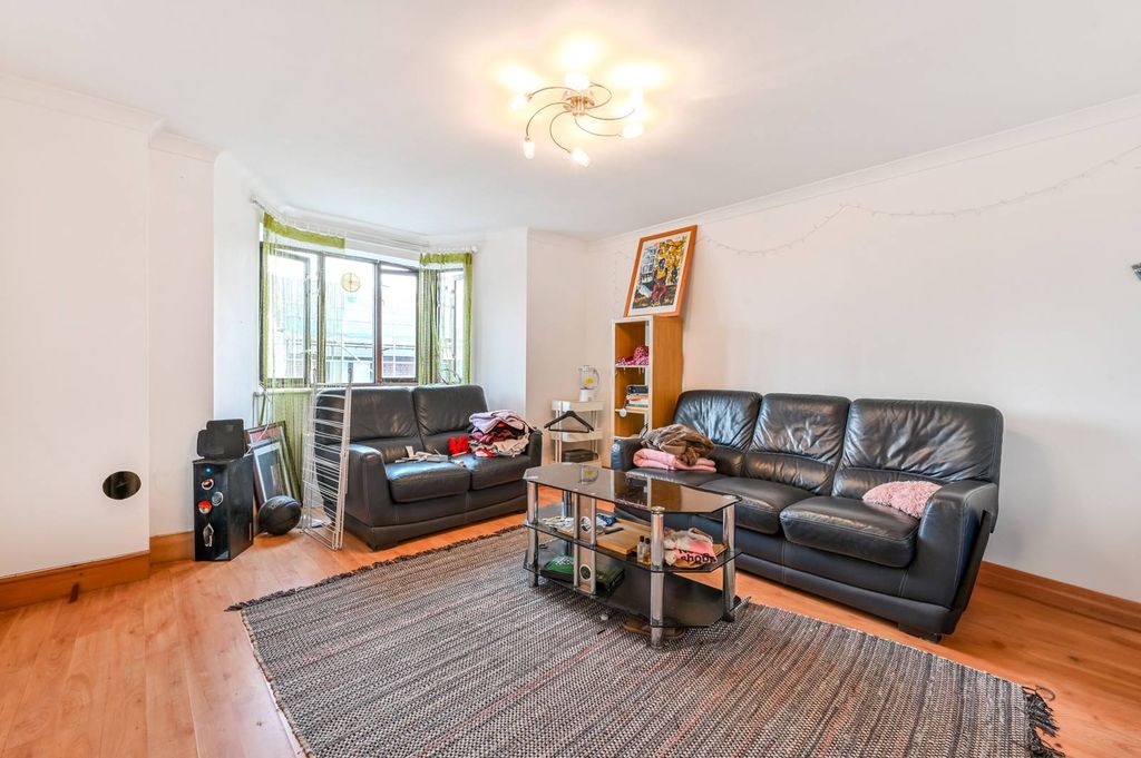 Property photo 2 of 8