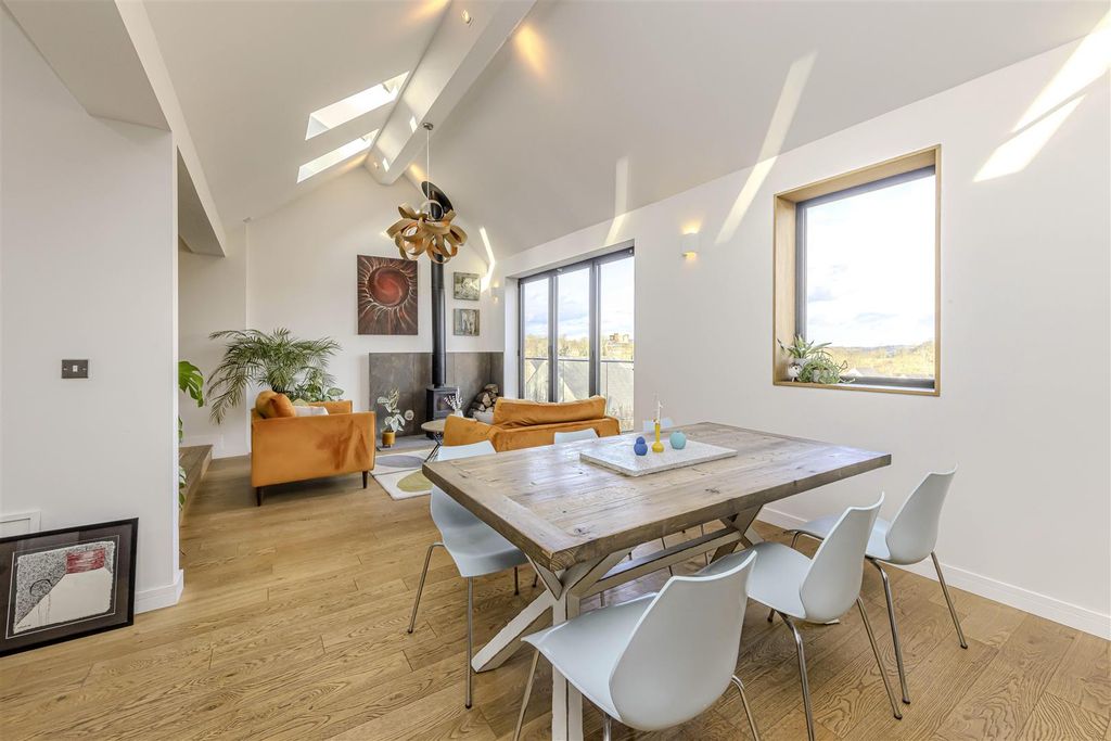 Property photo 2 of 52 Dining Area