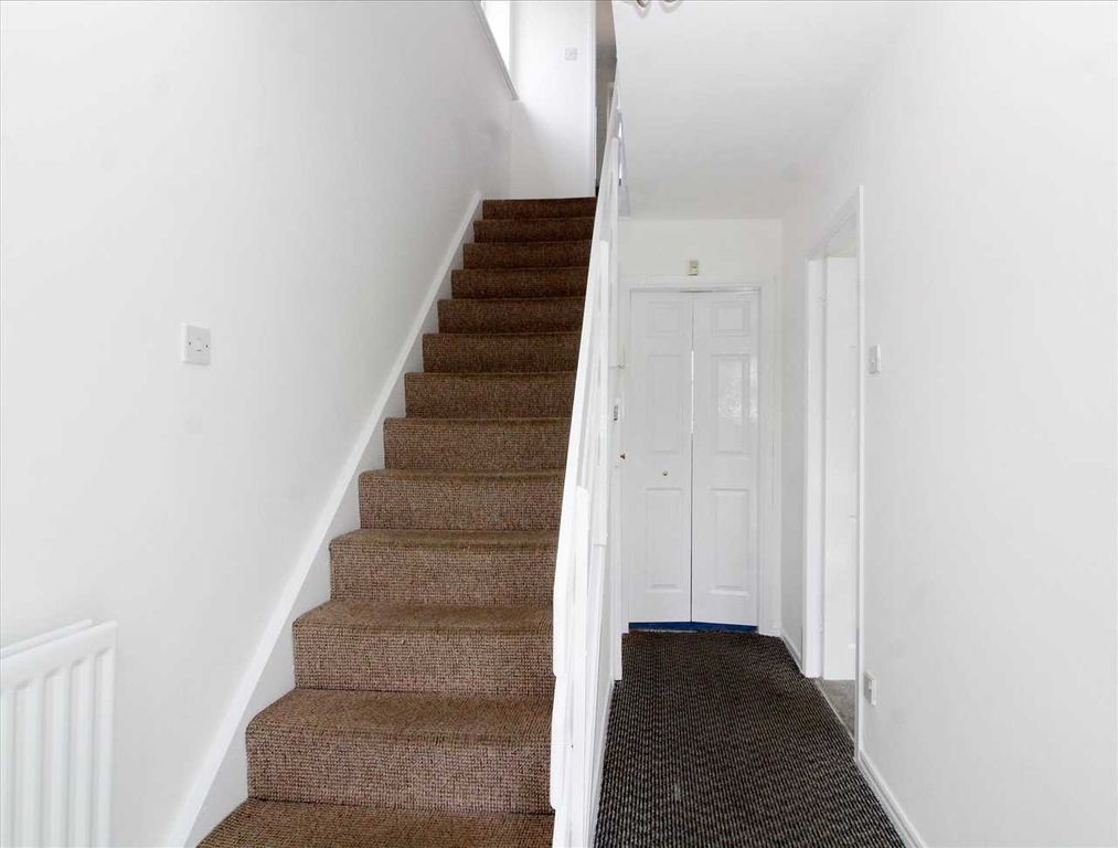 Property photo 2 of 9 Entrance Hall