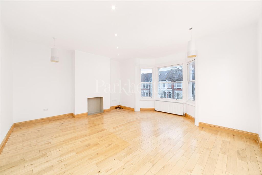 Property photo 1 of 9