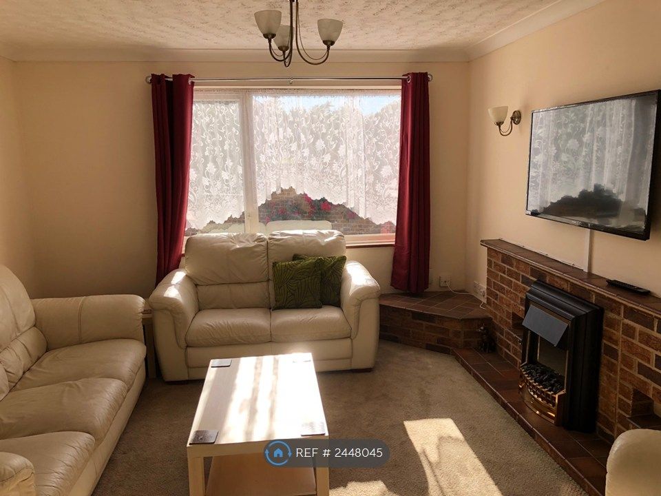 Property photo 3 of 23 Livingroom