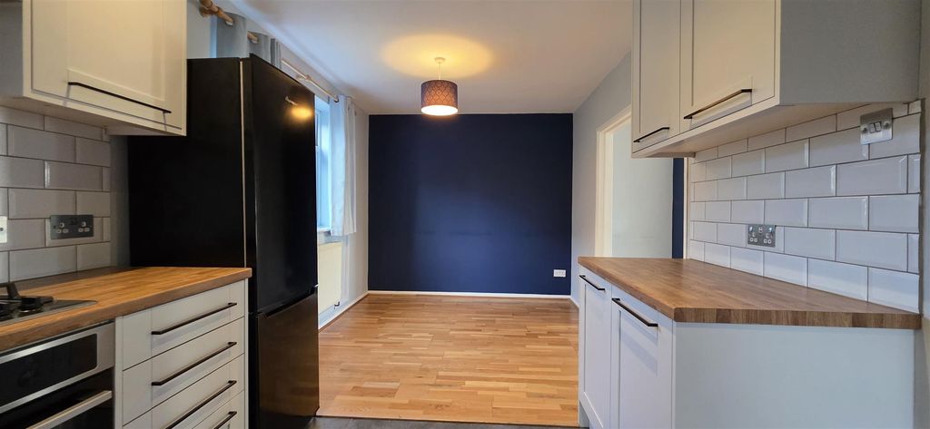 Property photo 3 of 9 20251113_092227.Jpg