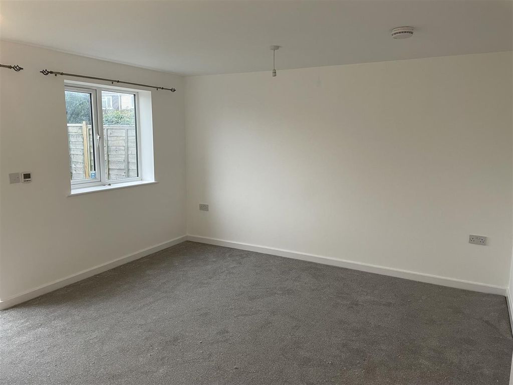 Property photo 3 of 13 Living Room