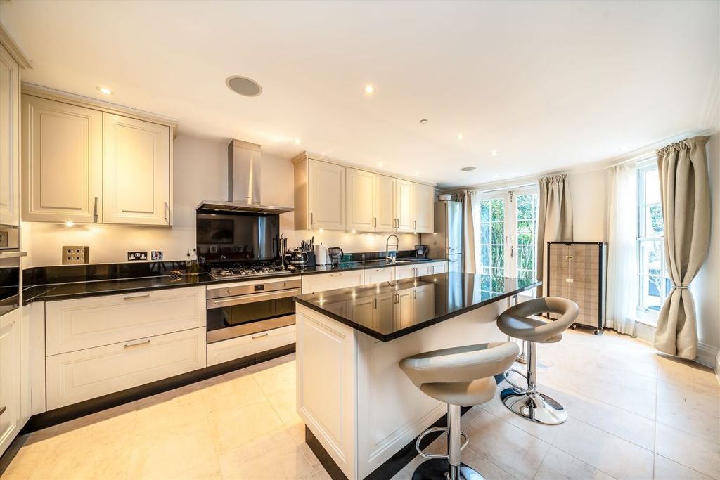 Property photo 3 of 10