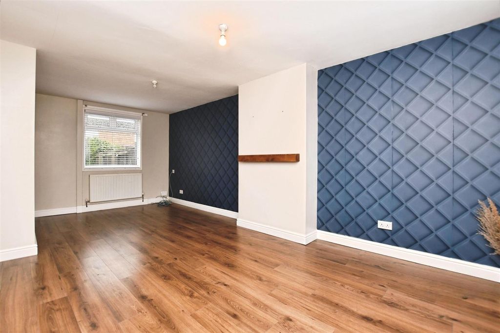 Property photo 2 of 21 Lounge/Dining Room