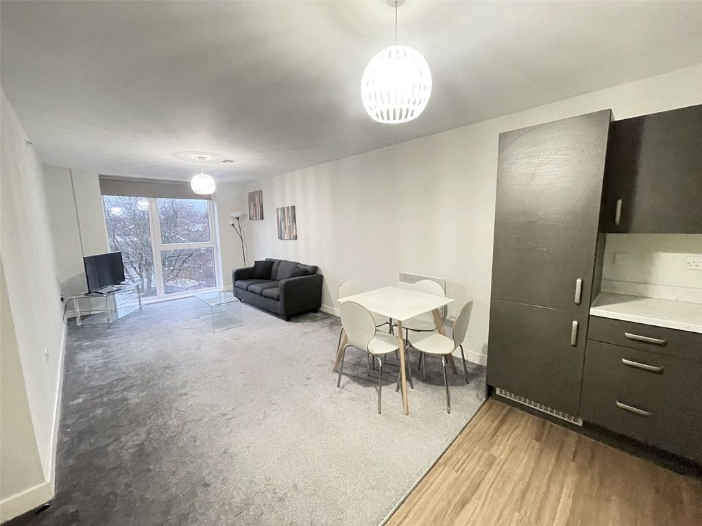 Property photo 1 of 10 Lounge / Kitchen