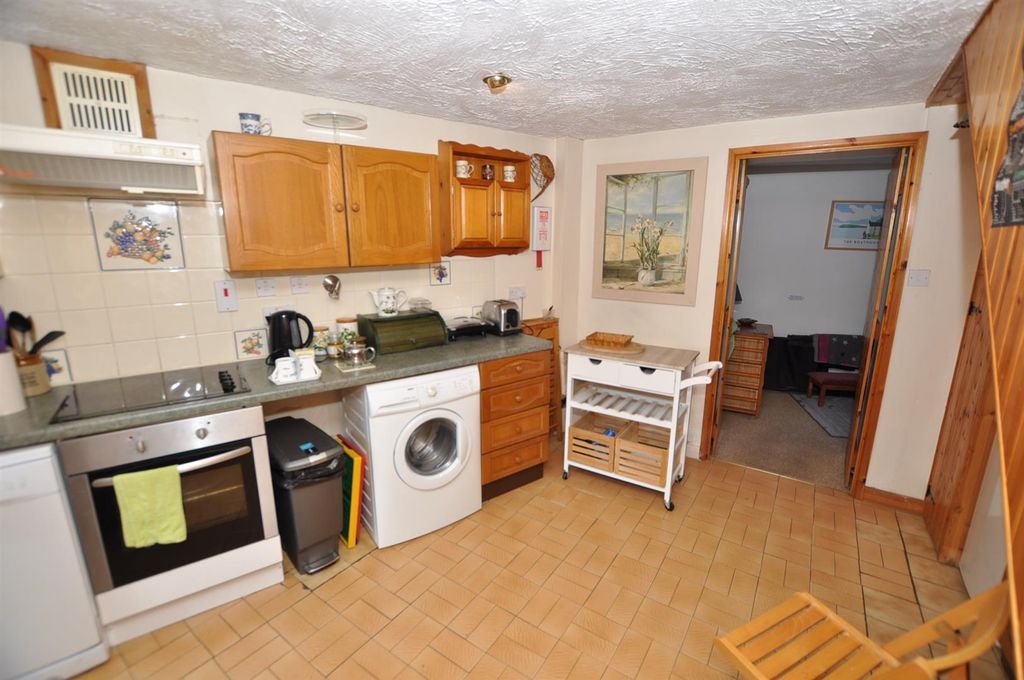 Property photo 2 of 48 Kitchen