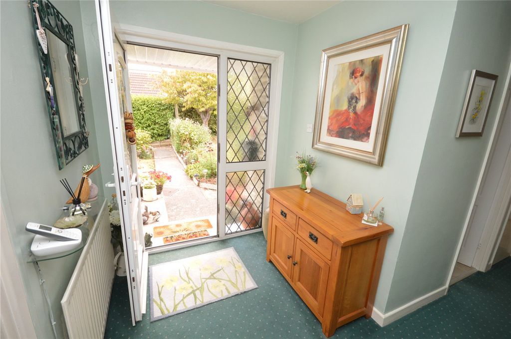 Property photo 2 of 18 Entrance Hall