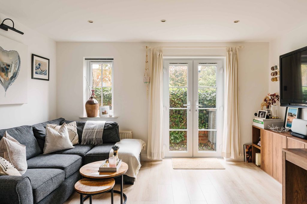 Property photo 1 of 18 Speldhurst Road, E9