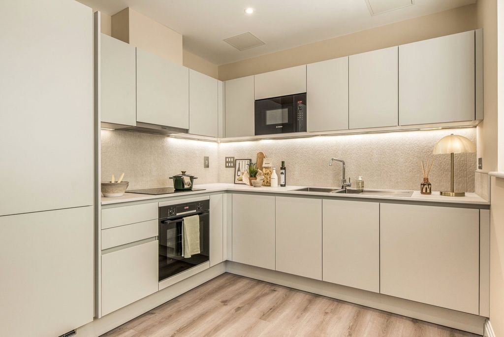 Property photo 3 of 19 Show Apartment