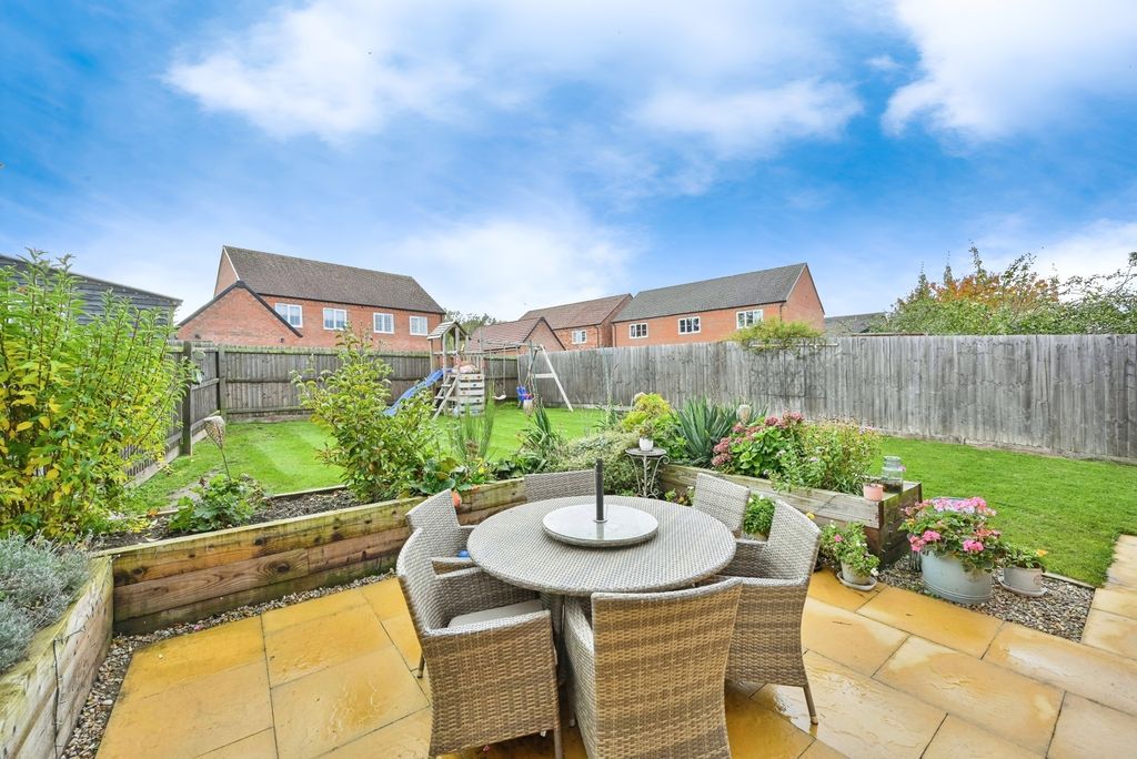 Property photo 3 of 12 Garden