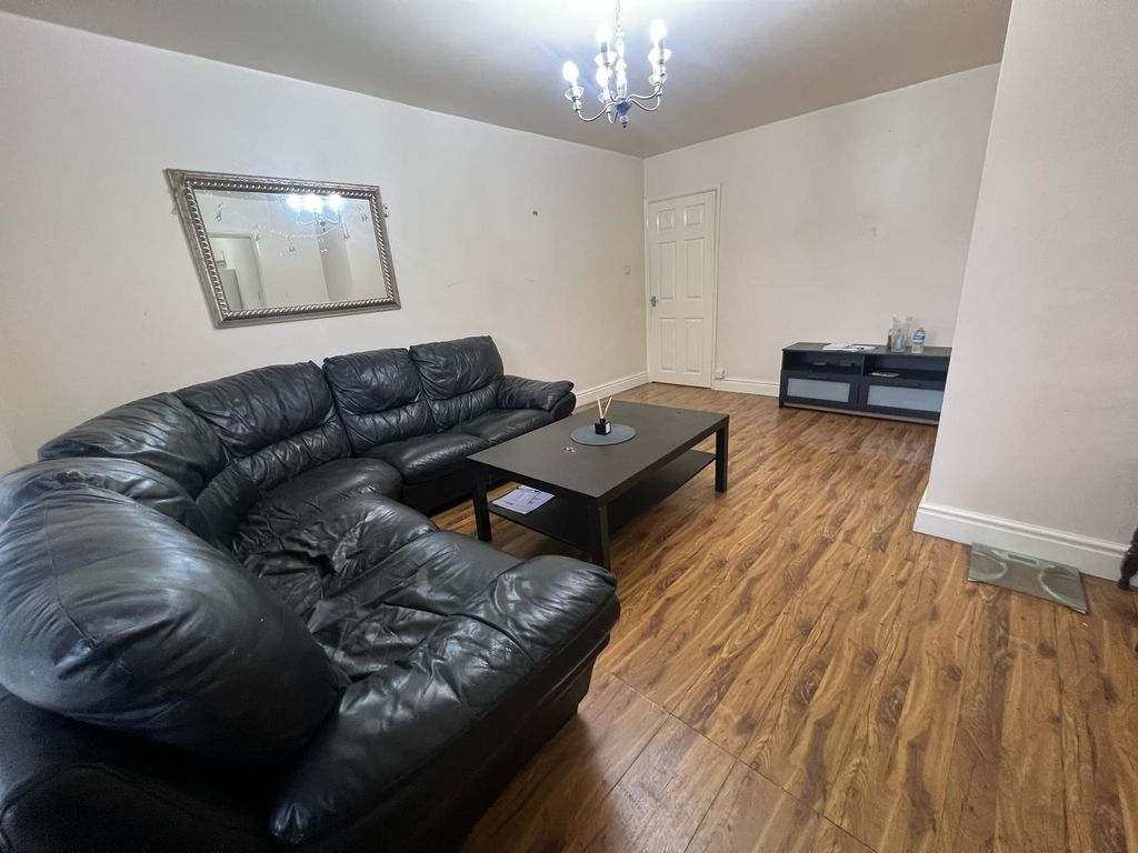Property photo 3 of 7 Image