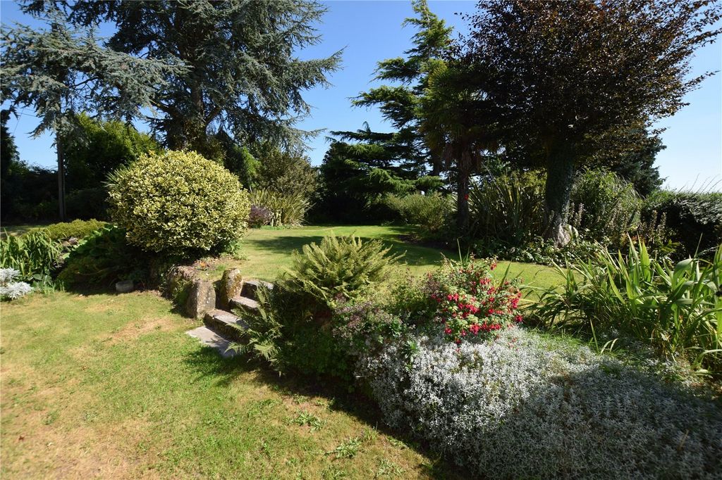 Property photo 3 of 33 Picture No. 02
