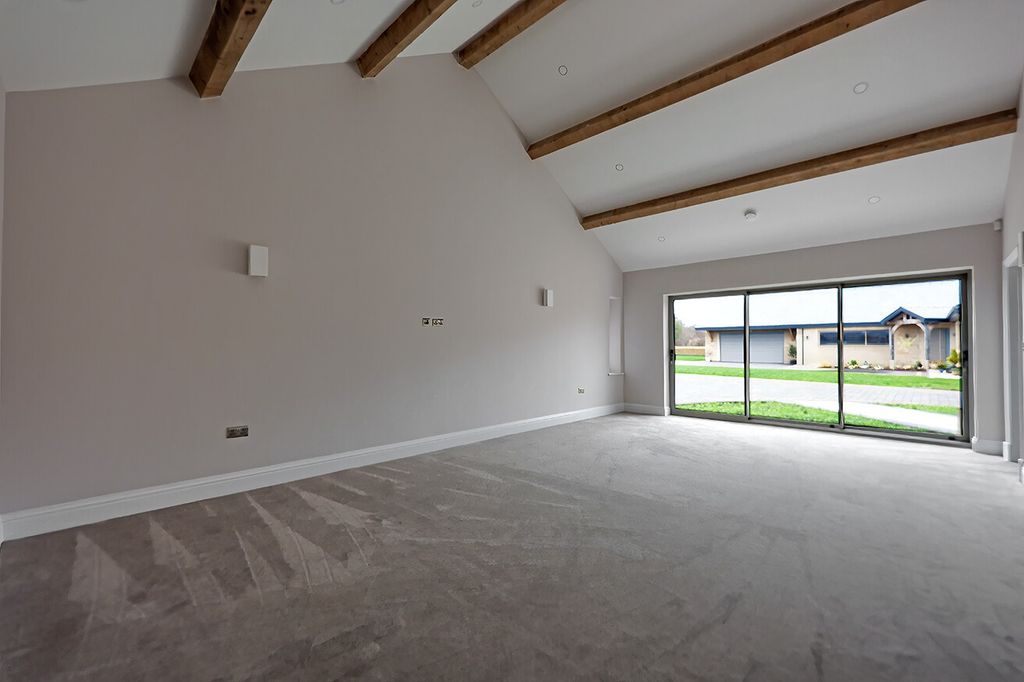 Property photo 3 of 23 4655695