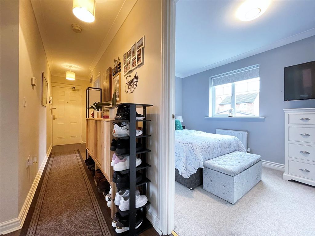 Property photo 3 of 15 Hall