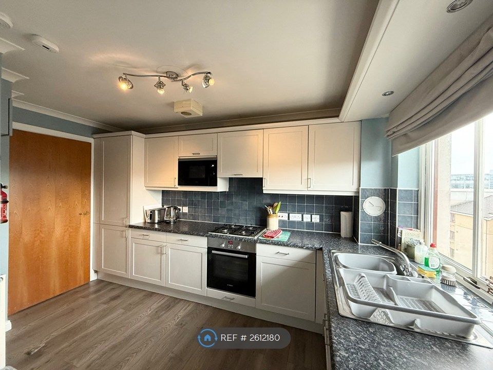 Property photo 2 of 10 Kitchen