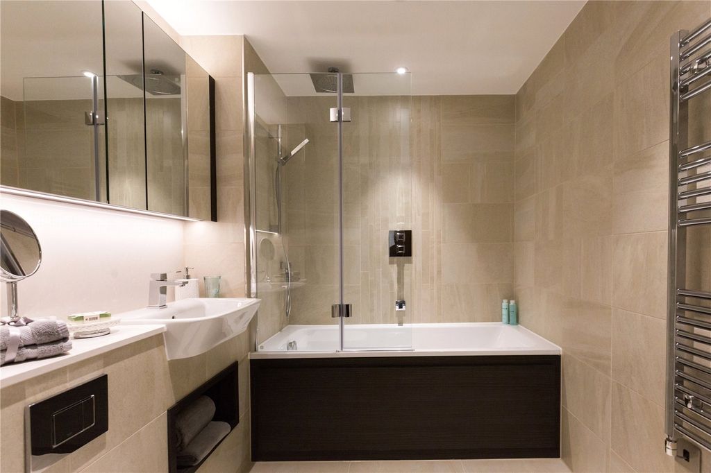 Property photo 3 of 7 Wiverton Tower