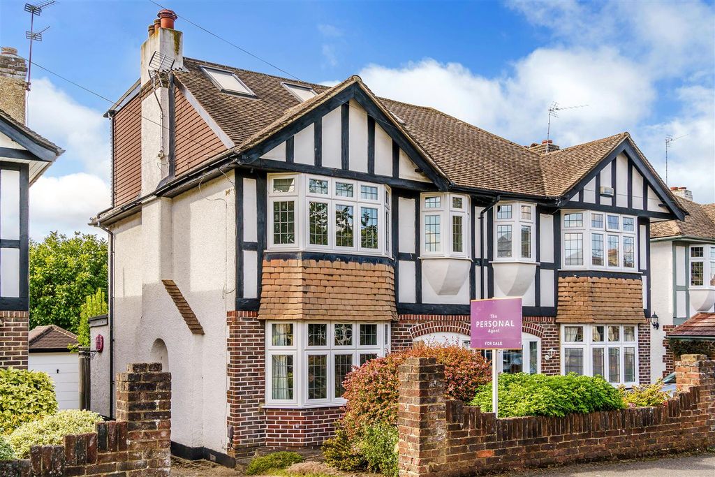Property photo 1 of 16 Tattenham Grove (8).Jpg