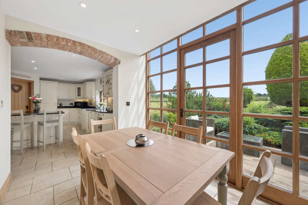 Property photo 2 of 30 Breakfast Room