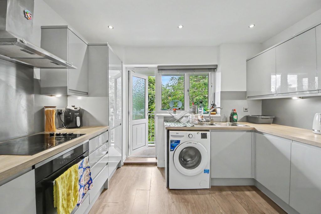 Property photo 2 of 14 Img_9946