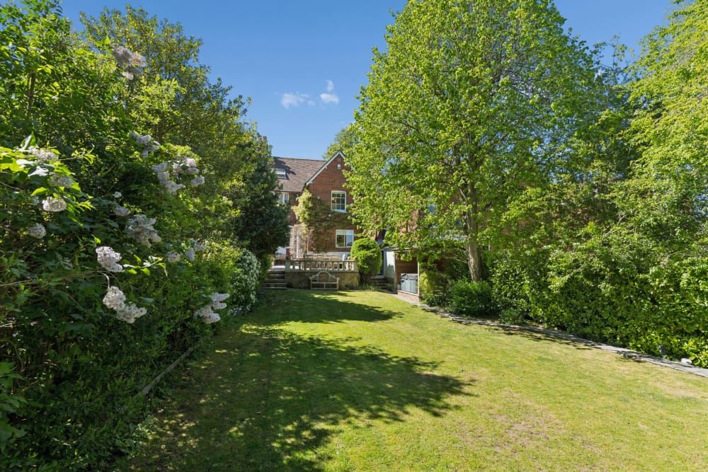 Property photo 2 of 28