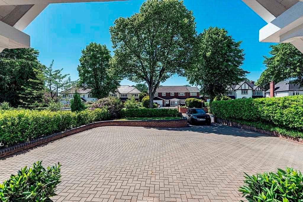 Property photo 2 of 26
