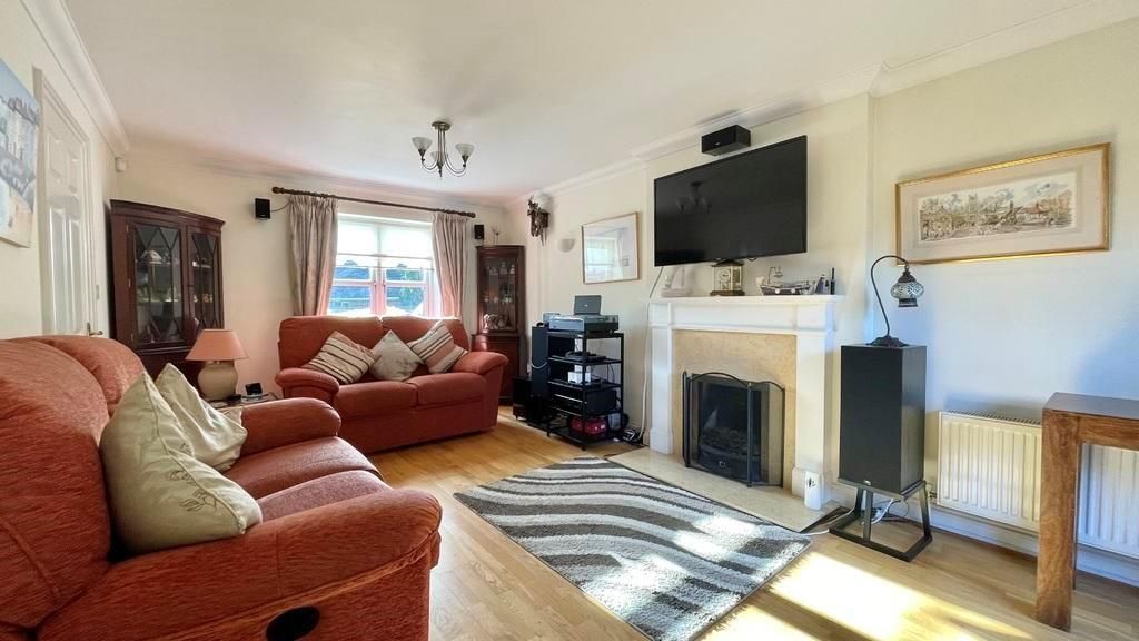 Property photo 3 of 14 Livingroom.Jpg