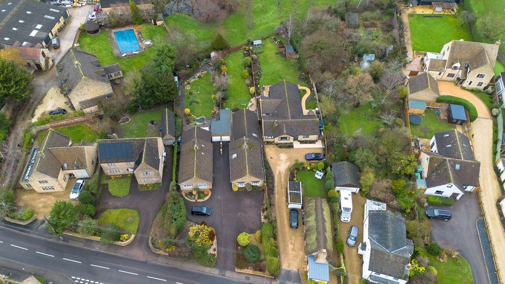 Property photo 2 of 25