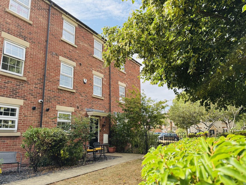Property photo 1 of 25