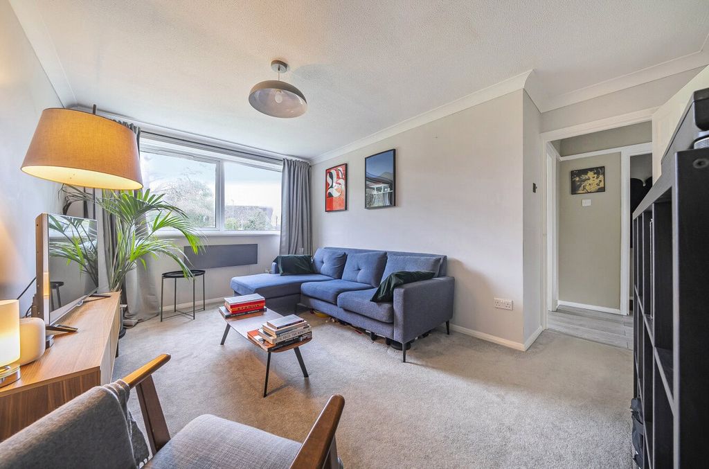 Property photo 1 of 16 Living Room