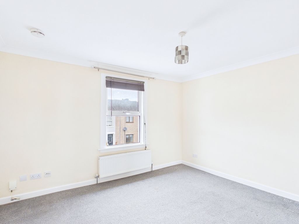 Property photo 2 of 6 Cam01338G0-Pr0169-Still005