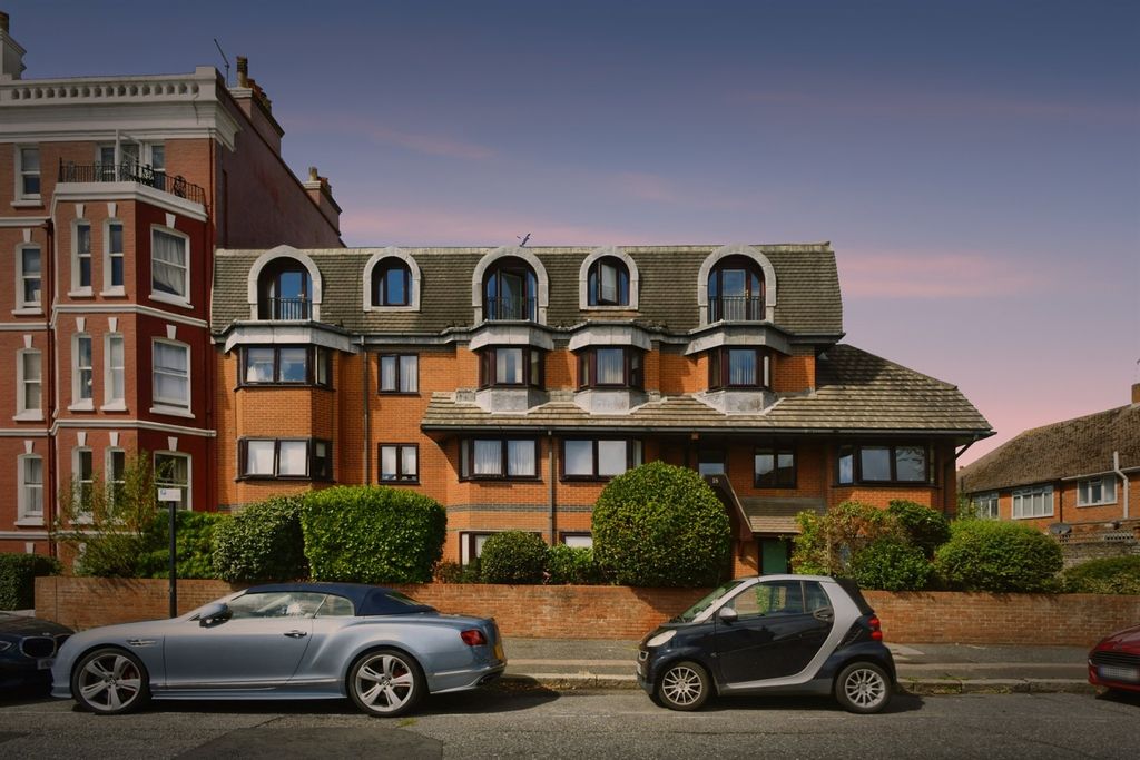 Property photo 2 of 20