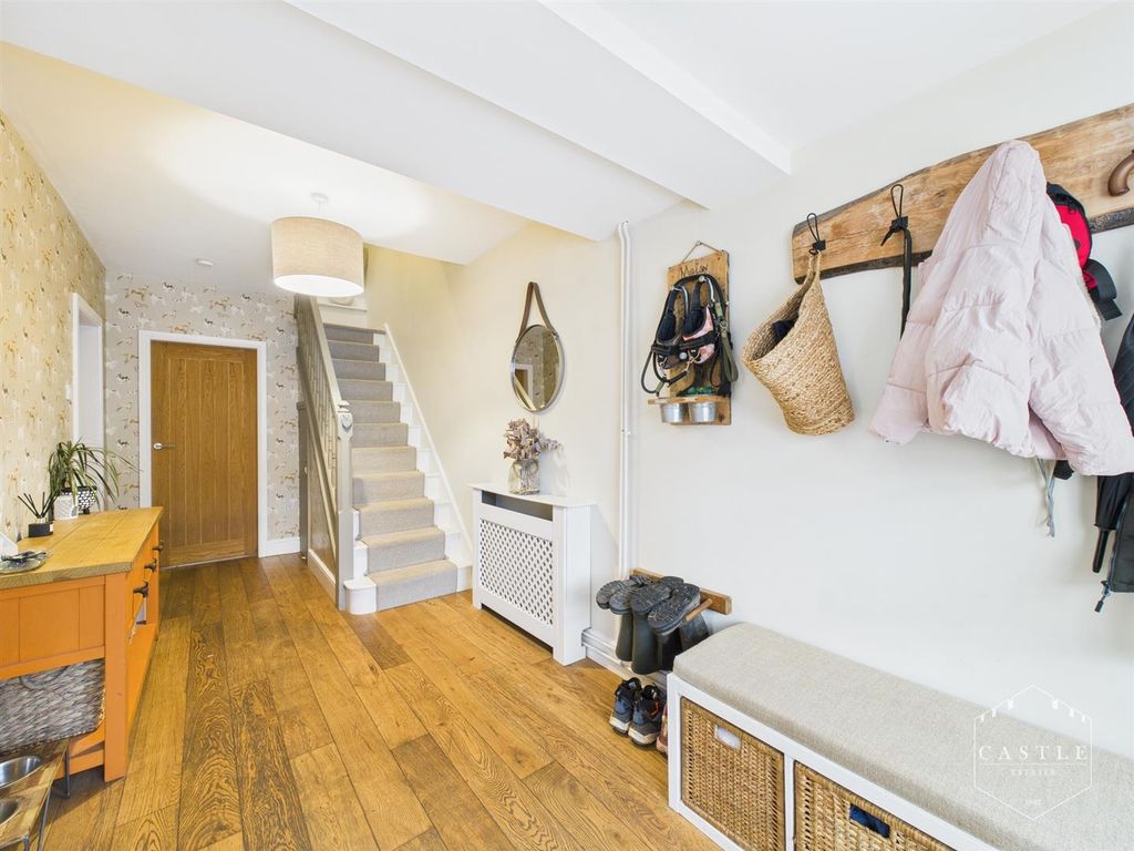 Property photo 3 of 19 Entrance Hall