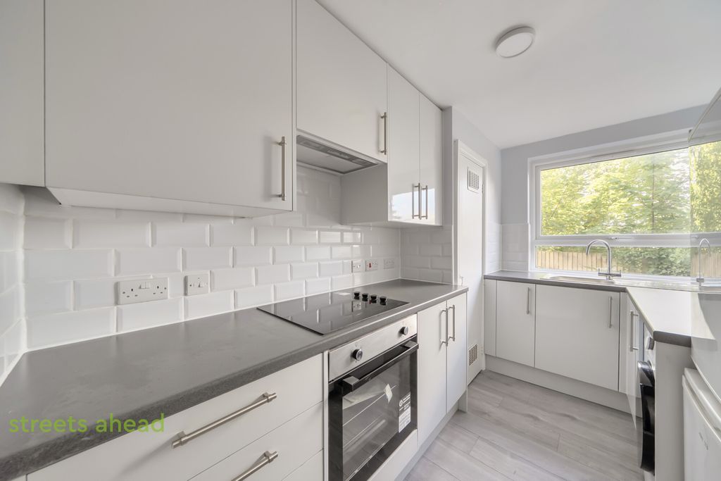 Property photo 2 of 15 B9179d86-d56F-45F...